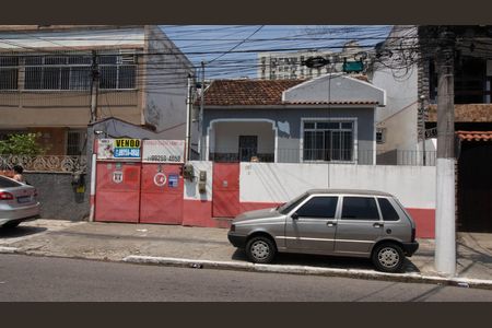 Casa à venda com 700m², 2 quartos e 8 vagas Casa à venda com 700m², 2 quartos e 8 vagasFachada
