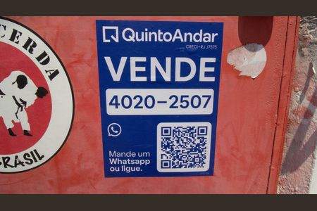 Casa à venda com 700m², 2 quartos e 8 vagas Casa à venda com 700m², 2 quartos e 8 vagasPlaca