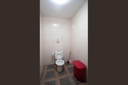 Casa à venda com 700m², 2 quartos e 8 vagas Casa à venda com 700m², 2 quartos e 8 vagasCasa 2 - Banheiro