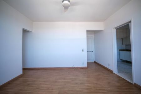 Apartamento à venda com 70m², 2 quartos e 1 vagaSala