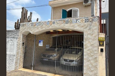 Casa à venda com 200m², 4 quartos e 2 vagasFachada