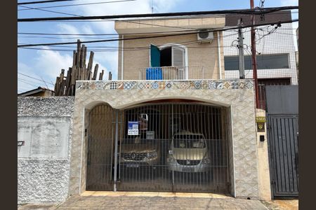 Casa à venda com 200m², 4 quartos e 2 vagasFachada