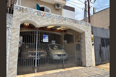 Casa à venda com 200m², 4 quartos e 2 vagasFachada