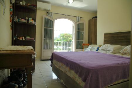 Casa à venda com 200m², 4 quartos e 2 vagasSuíte