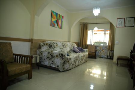 Casa à venda com 200m², 4 quartos e 2 vagasSala