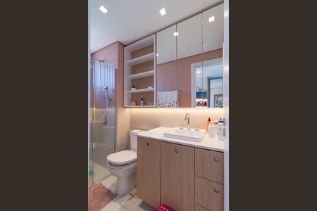 Apartamento à venda com 140m², 3 quartos e 3 vagas Apartamento à venda com 140m², 3 quartos e 3 vagasBanheiro da Suíte 2