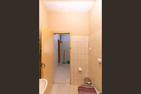 Casa à venda com 200m², 6 quartos e 1 vaga Casa à venda com 200m², 6 quartos e 1 vagaCasa 2 - Banheiro 2