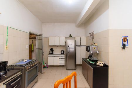 Casa à venda com 200m², 6 quartos e 1 vaga Casa à venda com 200m², 6 quartos e 1 vagaCasa 2 - Cozinha
