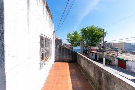 Casa à venda com 200m², 6 quartos e 1 vaga Casa à venda com 200m², 6 quartos e 1 vagaVaranda