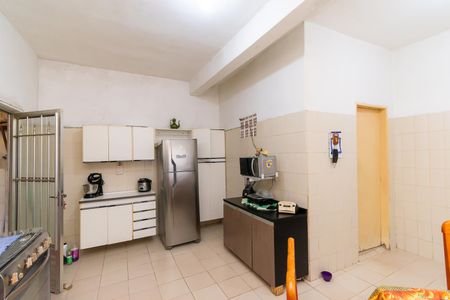 Casa à venda com 200m², 6 quartos e 1 vaga Casa à venda com 200m², 6 quartos e 1 vagaCasa 2 - Cozinha