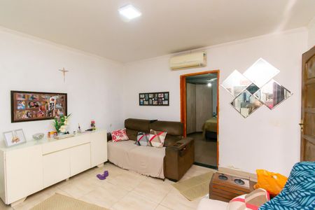 Casa à venda com 200m², 6 quartos e 1 vaga Casa à venda com 200m², 6 quartos e 1 vagaSala