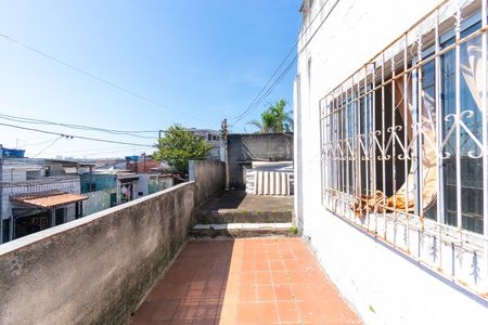 Casa à venda com 200m², 6 quartos e 1 vaga Casa à venda com 200m², 6 quartos e 1 vagaVaranda