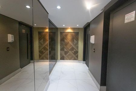 Apartamento à venda com 60m², 2 quartos e 1 vaga Apartamento à venda com 60m², 2 quartos e 1 vagaHall dos elevadores