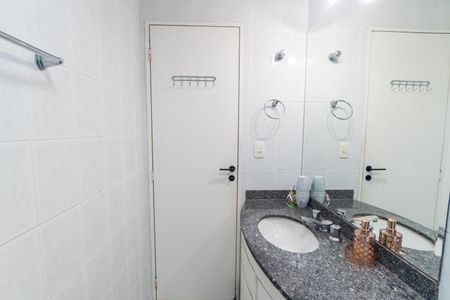 Apartamento à venda com 97m², 3 quartos e 2 vagas Apartamento à venda com 97m², 3 quartos e 2 vagasBanheiro da Suíte