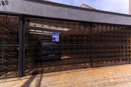 Casa para alugar com 270m², 3 quartos e 3 vagas Casa para alugar com 270m², 3 quartos e 3 vagasFachada