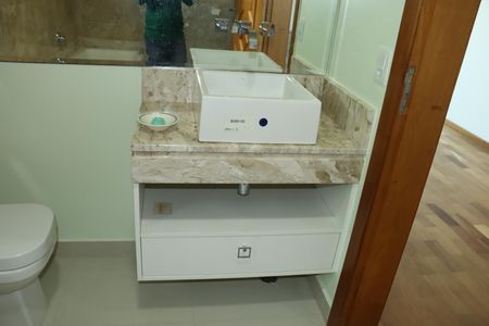 Casa de condomínio para alugar com 440m², 5 quartos e 15 vagasBanheiro da Suíte 3