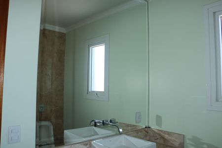 Casa de condomínio para alugar com 440m², 5 quartos e 15 vagasBanheiro da Suíte 4