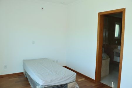 Casa de condomínio para alugar com 440m², 5 quartos e 15 vagasSuíte 2