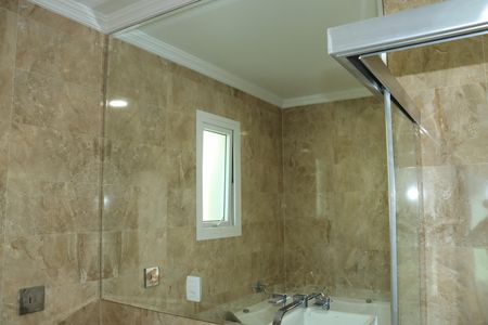 Casa de condomínio para alugar com 440m², 5 quartos e 15 vagasBanheiro da Suíte 2