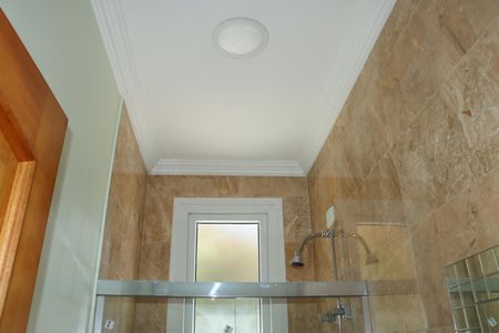 Casa de condomínio para alugar com 440m², 5 quartos e 15 vagasBanheiro 