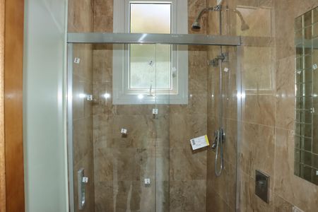 Casa de condomínio para alugar com 440m², 5 quartos e 15 vagasBanheiro 