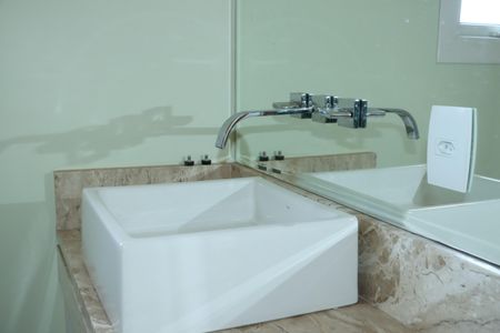 Casa de condomínio para alugar com 440m², 5 quartos e 15 vagasBanheiro da Suíte 1