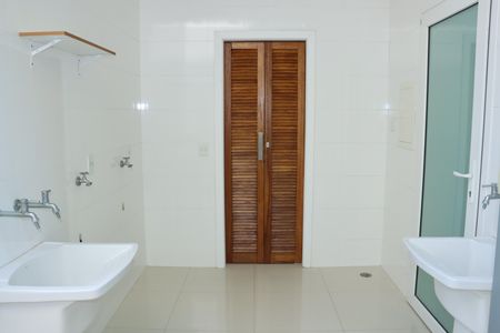 Casa de condomínio para alugar com 440m², 5 quartos e 15 vagasÁrea de Serviço