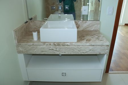 Casa de condomínio para alugar com 440m², 5 quartos e 15 vagasBanheiro da Suíte 1