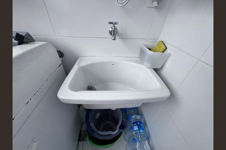 Apartamento à venda com 81m², 3 quartos e 2 vagas Apartamento à venda com 81m², 3 quartos e 2 vagasCozinha e Área de Serviço