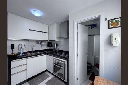 Apartamento à venda com 81m², 3 quartos e 2 vagas Apartamento à venda com 81m², 3 quartos e 2 vagasCozinha e Área de Serviço