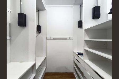 Casa à venda com 320m², 3 quartos e 5 vagasCloset da Suíte 2