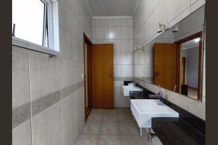 Casa à venda com 320m², 3 quartos e 5 vagasBanheiro da Suíte 2