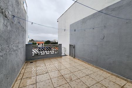 Casa à venda com 102m², 2 quartos e 1 vaga Casa à venda com 102m², 2 quartos e 1 vagaVaranda