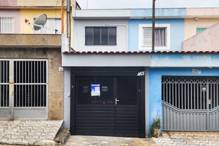 Casa à venda com 102m², 2 quartos e 1 vaga Casa à venda com 102m², 2 quartos e 1 vagaFachada