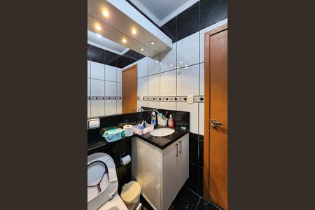 Casa à venda com 102m², 2 quartos e 1 vaga Casa à venda com 102m², 2 quartos e 1 vagaBanheiro