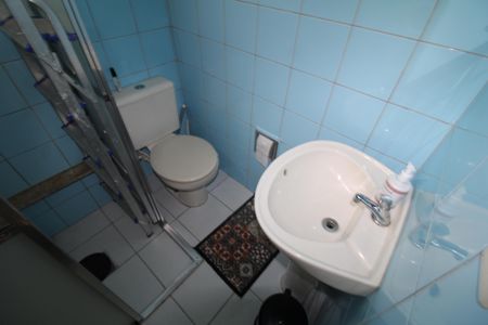 Casa à venda com 200m², 2 quartos e 3 vagasBanheiro de Serviço