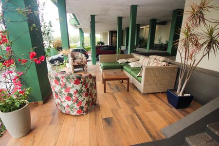 Apartamento à venda com 80m², 2 quartos e 2 vagasHall social