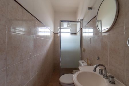 Casa para alugar com 210m², 2 quartos e 3 vagasBanheiro de Serviço