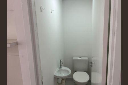 Banheiro de apartamento para alugar com 1 quarto, 37m² em Vila Monumento, São Paulo