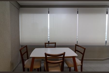 Apartamento à venda com 54m², 2 quartos e 1 vaga Apartamento à venda com 54m², 2 quartos e 1 vagaVaranda