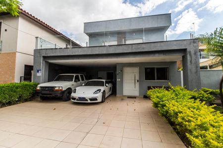 Casa à venda com 247m², 4 quartos e 4 vagasFachada