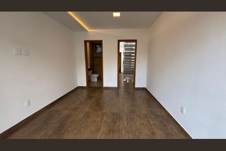 Casa à venda com 3 quartos, 160m² em Vila Bertioga, São Paulo