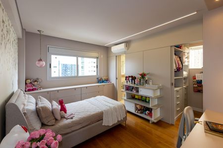 Apartamento à venda com 260m², 4 quartos e 4 vagas Apartamento à venda com 260m², 4 quartos e 4 vagasSuíte