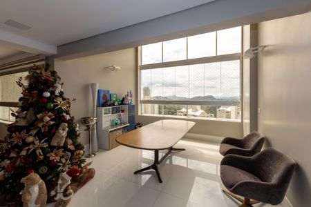 Apartamento à venda com 260m², 4 quartos e 4 vagas Apartamento à venda com 260m², 4 quartos e 4 vagasVaranda da Sala de TV