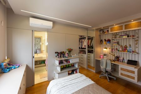 Apartamento à venda com 260m², 4 quartos e 4 vagas Apartamento à venda com 260m², 4 quartos e 4 vagasSuíte 3