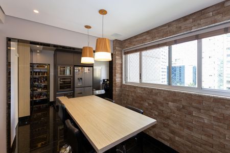 Apartamento à venda com 260m², 4 quartos e 4 vagas Apartamento à venda com 260m², 4 quartos e 4 vagasCozinha