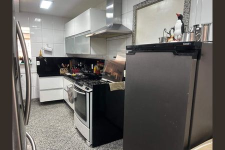 Apartamento à venda com 184m², 4 quartos e 3 vagas