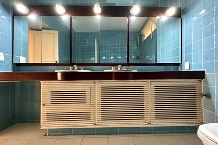 Apartamento à venda com 340m², 3 quartos e 2 vagas Apartamento à venda com 340m², 3 quartos e 2 vagasBanheiro da Suíte