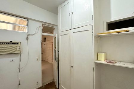 Apartamento à venda com 340m², 3 quartos e 2 vagas Apartamento à venda com 340m², 3 quartos e 2 vagasQuarto de Serviço