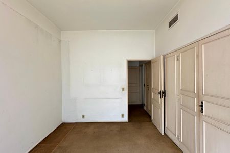 Apartamento à venda com 340m², 3 quartos e 2 vagas Apartamento à venda com 340m², 3 quartos e 2 vagasQuarto 2